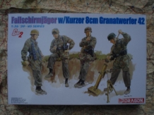images/productimages/small/Fallschirmjäger + Kurzer 8cm 1;35 Dragon nw.voor.jpg